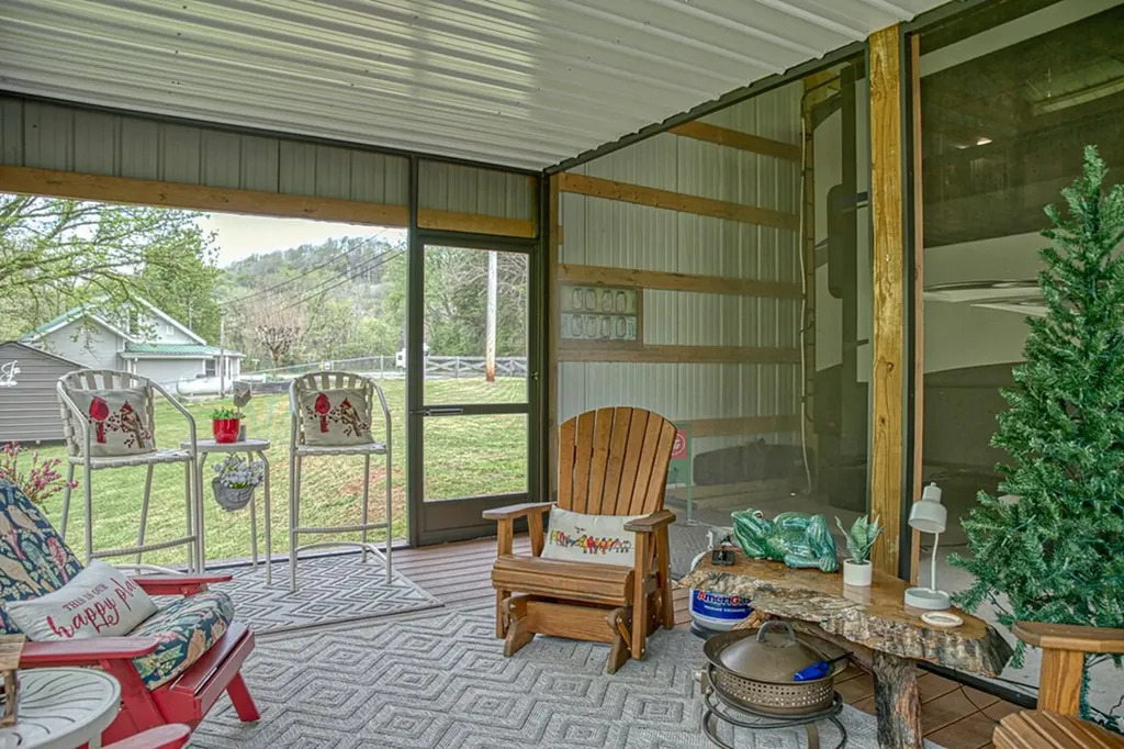 1660 Wolf Creek Road Silver Point TN 38582