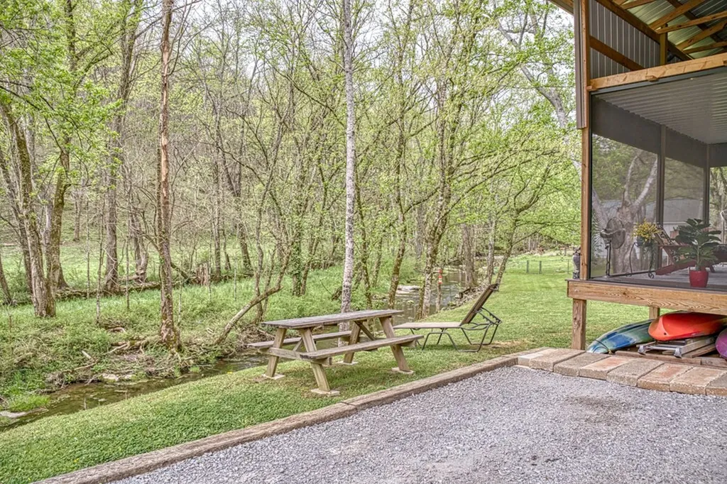 1660 Wolf Creek Road Silver Point TN 38582