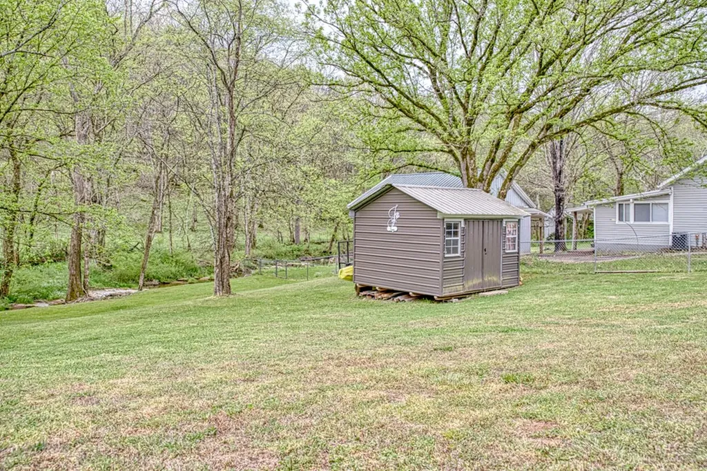 1660 Wolf Creek Road Silver Point TN 38582