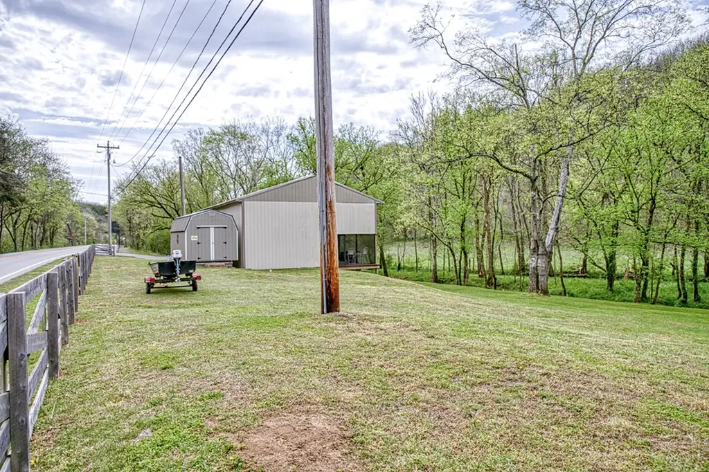 1660 Wolf Creek Road Silver Point TN 38582