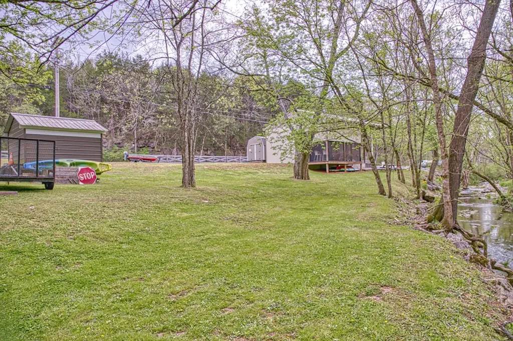 1660 Wolf Creek Road Silver Point TN 38582