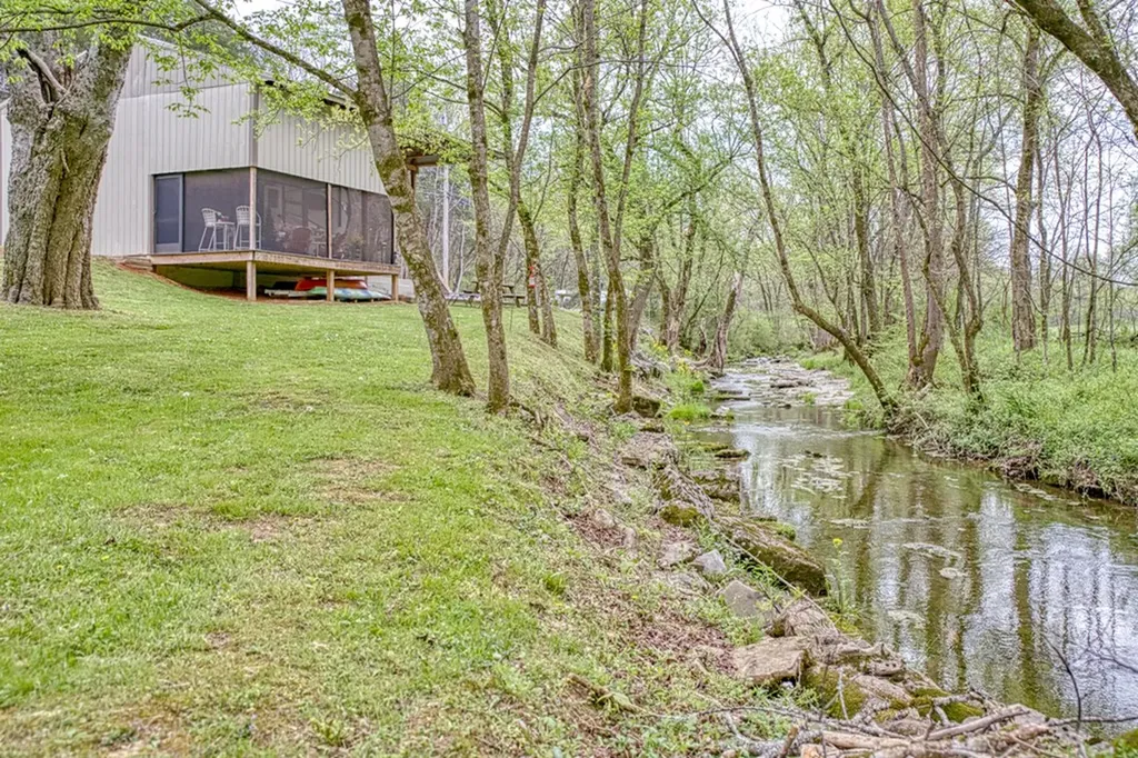 1660 Wolf Creek Road Silver Point TN 38582