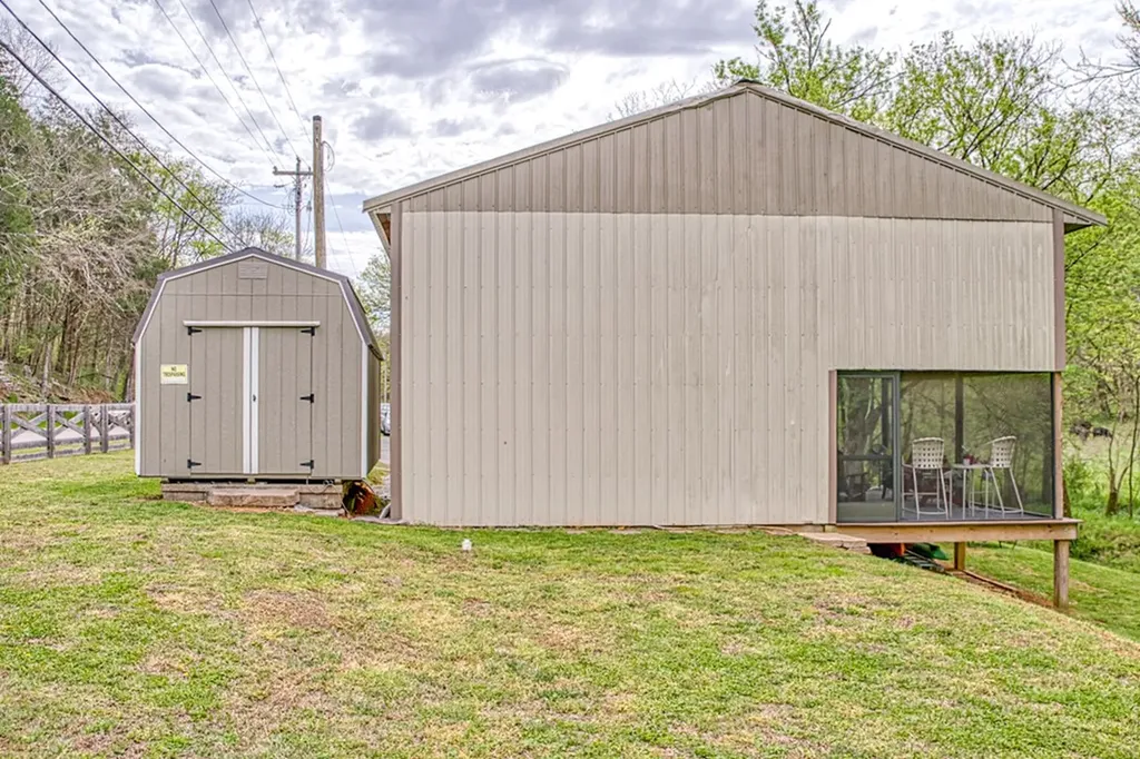 1660 Wolf Creek Road Silver Point TN 38582