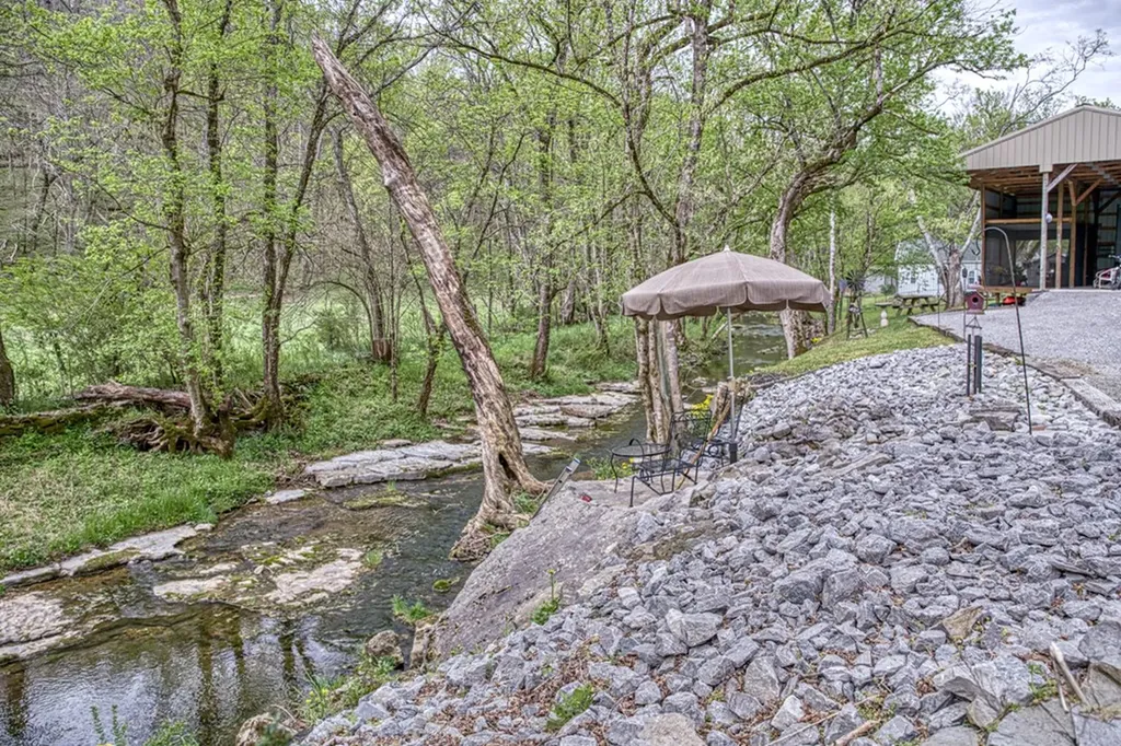 1660 Wolf Creek Road Silver Point TN 38582