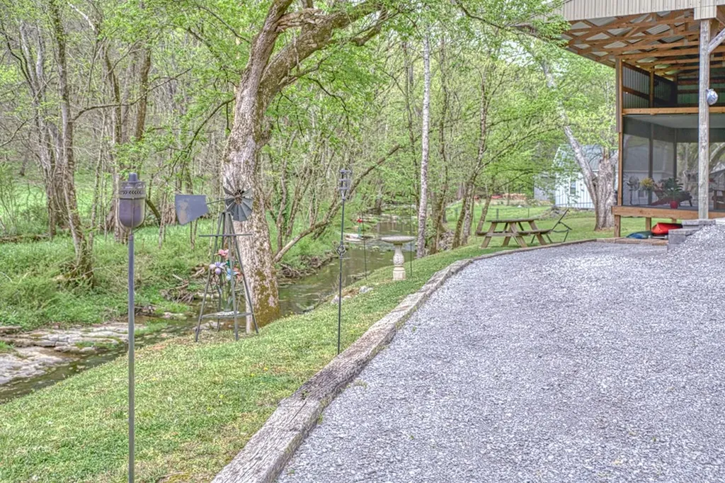 1660 Wolf Creek Road Silver Point TN 38582