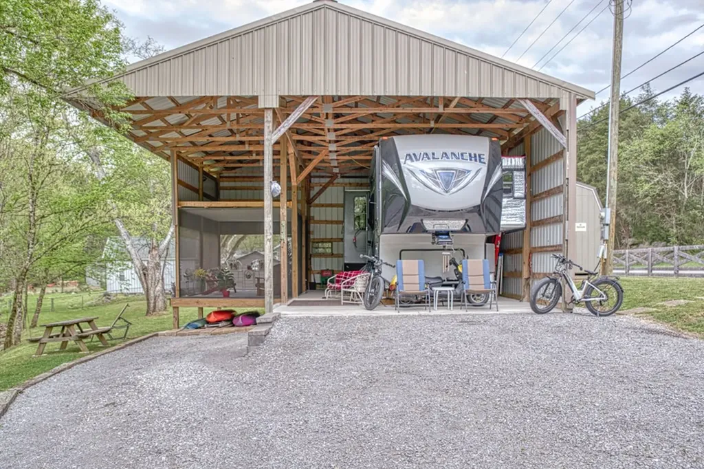 1660 Wolf Creek Road Silver Point TN 38582