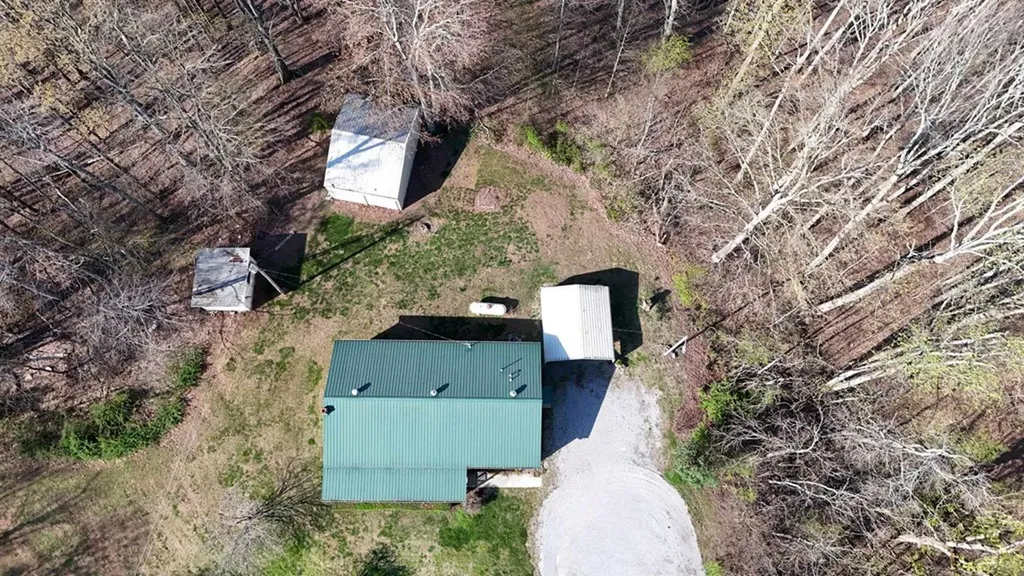 214 Don't Care Lane Celina TN 38551
