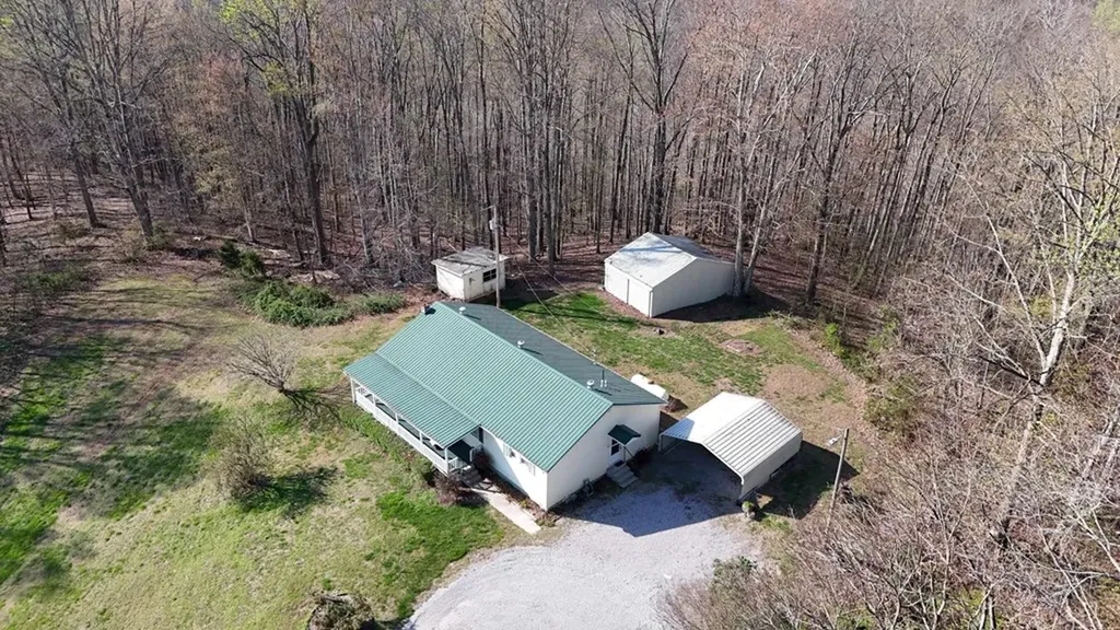 214 Don't Care Lane Celina TN 38551
