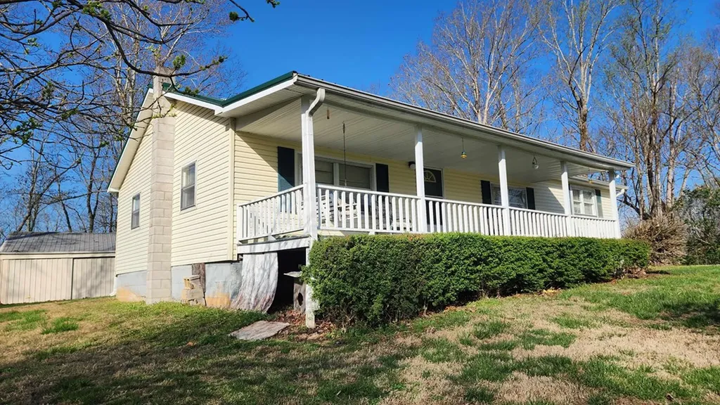 214 Don't Care Lane Celina TN 38551