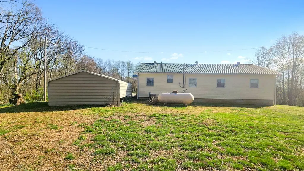 214 Don't Care Lane Celina TN 38551