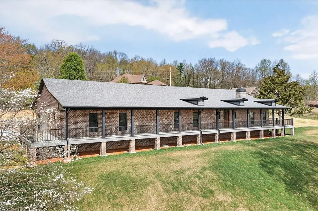 124 Virginia Avenue Livingston TN 38570