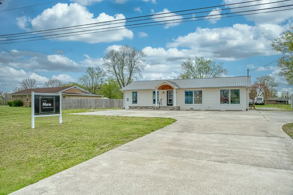 820 N Congress Boulevard Smithville TN 37166