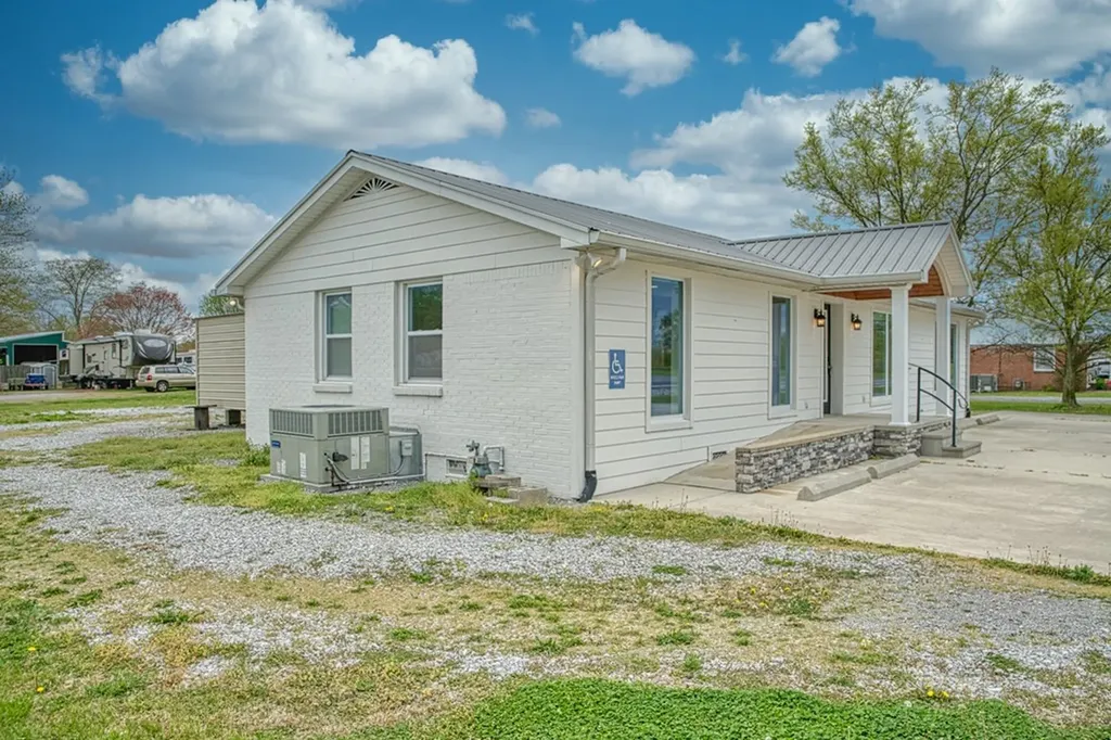 820 N Congress Boulevard Smithville TN 37166