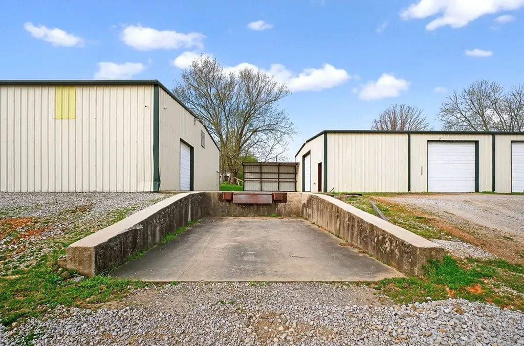 350 5th Avenue South Baxter TN 38544