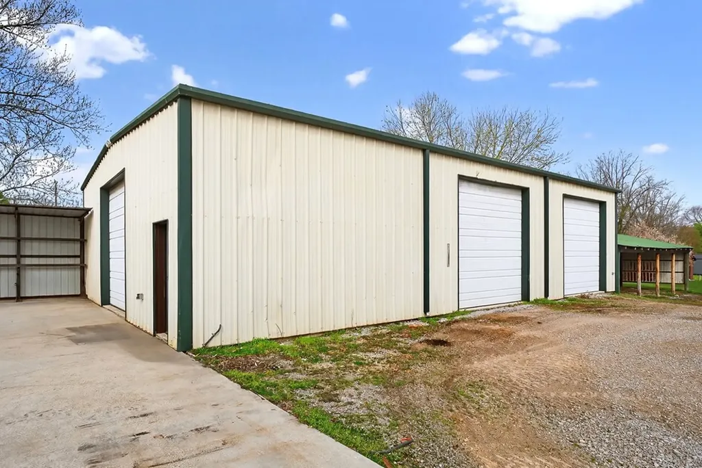 350 5th Avenue South Baxter TN 38544