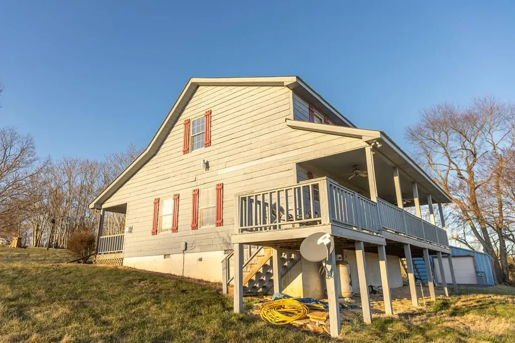 1393 Jones Chapel Road Byrdstown TN 38549