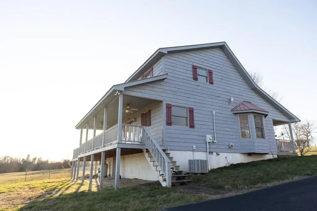 1393 Jones Chapel Road Byrdstown TN 38549