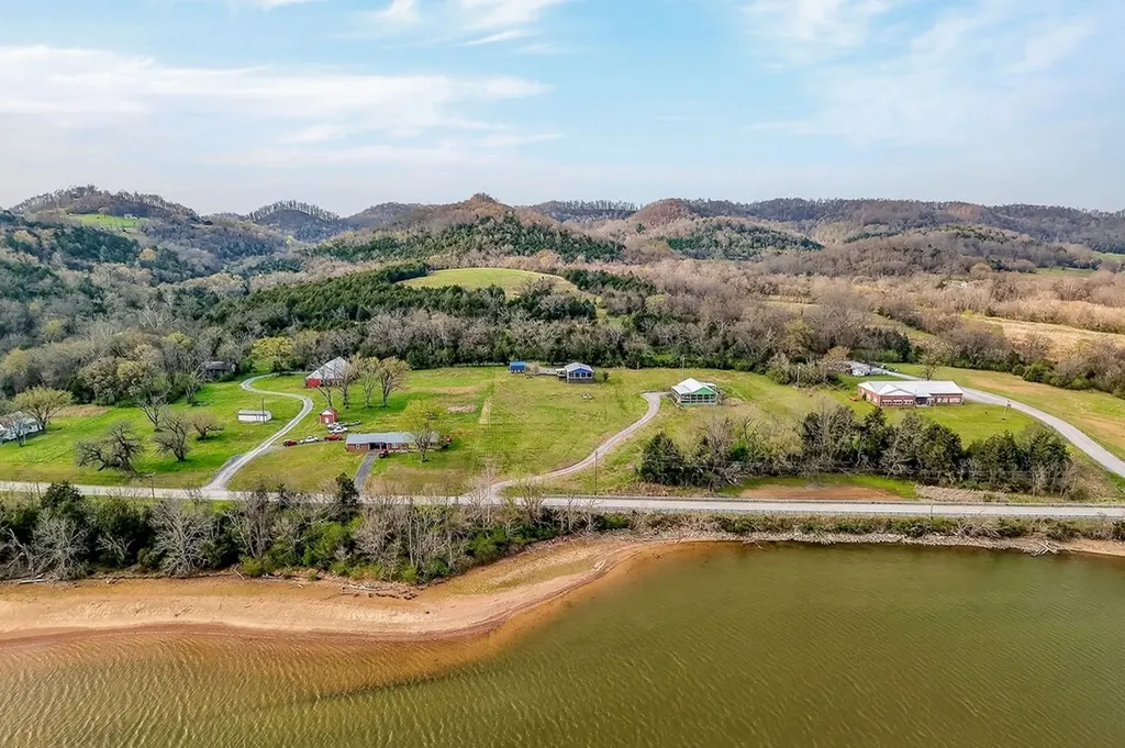 6076 Granville Highway Granville TN 38564
