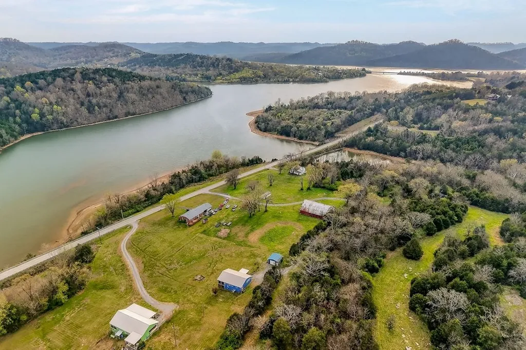 6076 Granville Highway Granville TN 38564