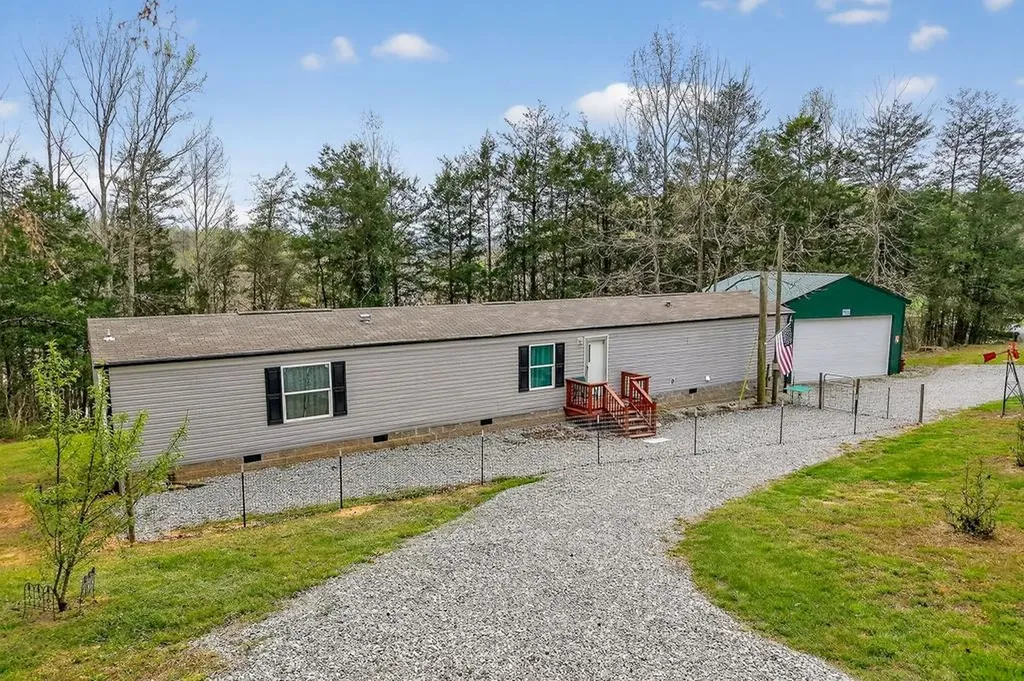 1237 Ridge Road Quebeck TN 38579