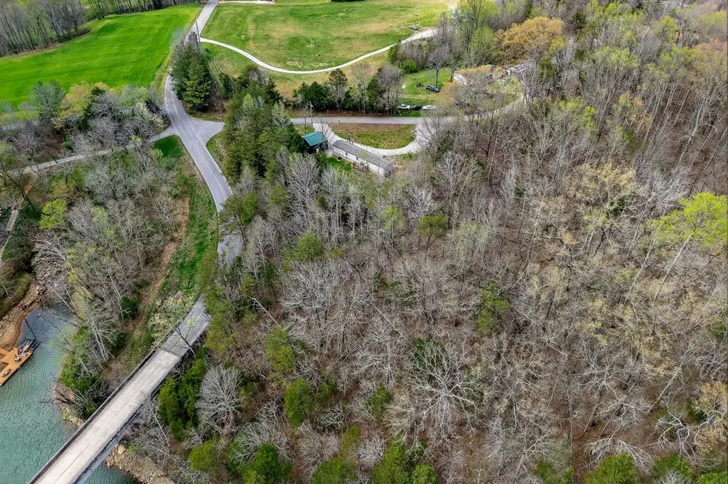1237 Ridge Road Quebeck TN 38579