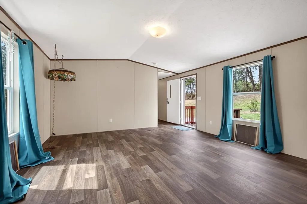 1237 Ridge Road Quebeck TN 38579