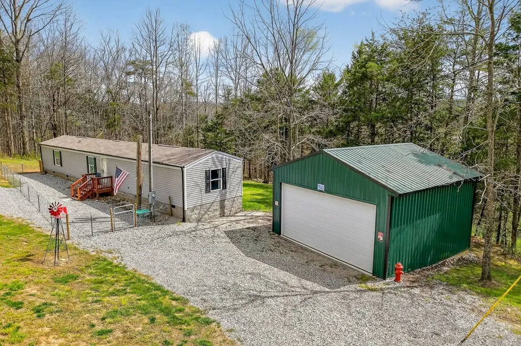 1237 Ridge Road Quebeck TN 38579