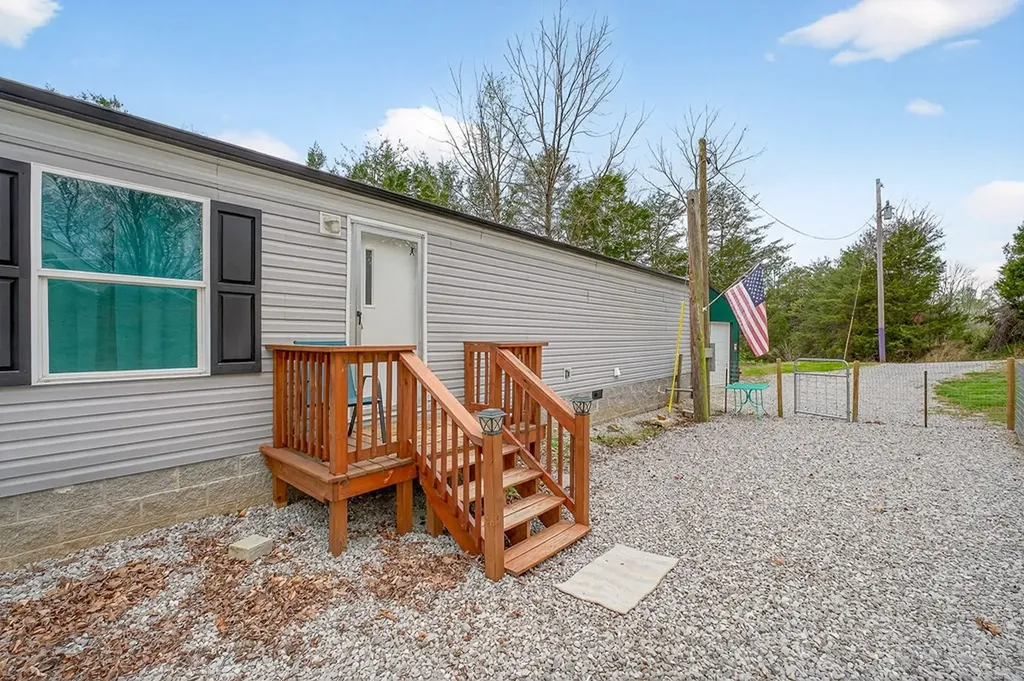 1237 Ridge Road Quebeck TN 38579