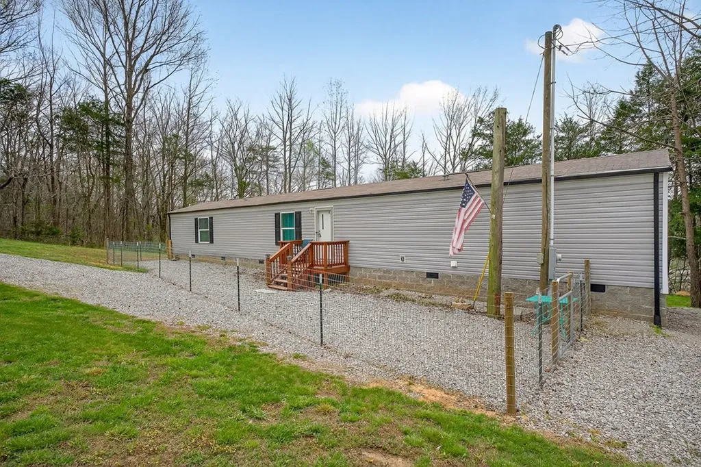 1237 Ridge Road Quebeck TN 38579