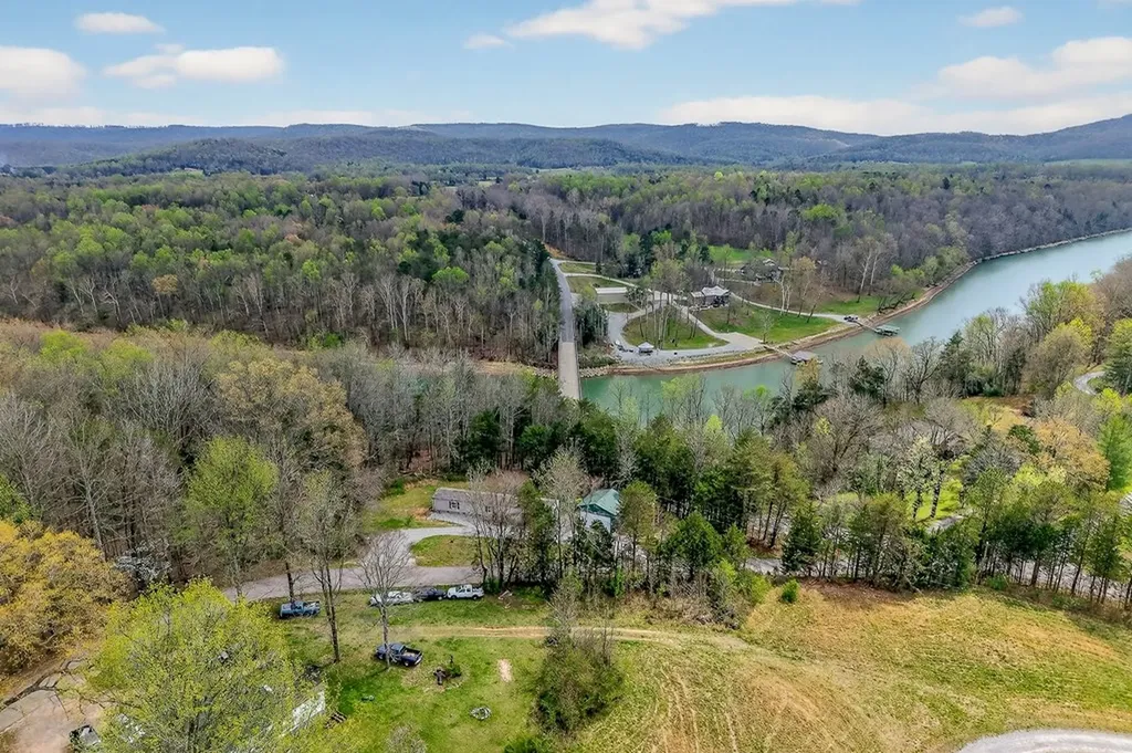 1237 Ridge Road Quebeck TN 38579