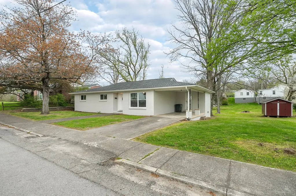 106 N Main Street Sparta TN 38583