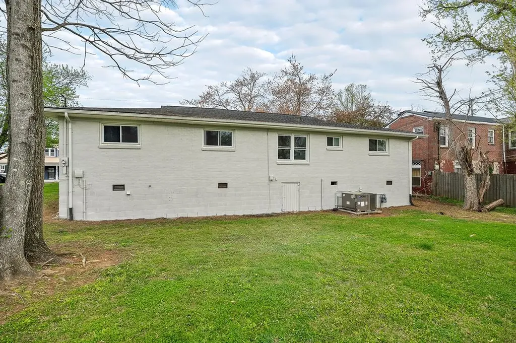 106 N Main Street Sparta TN 38583
