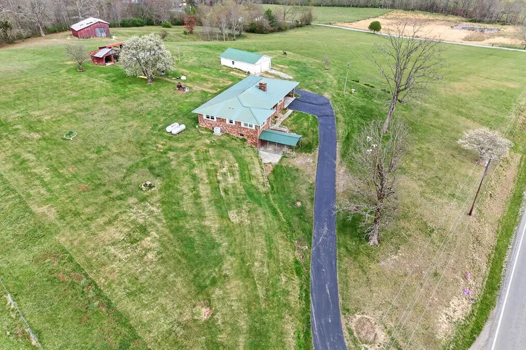 28599 State Route 30 (28599 Tn-30) Pikeville TN 37367