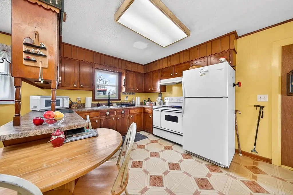 28599 State Route 30 (28599 Tn-30) Pikeville TN 37367