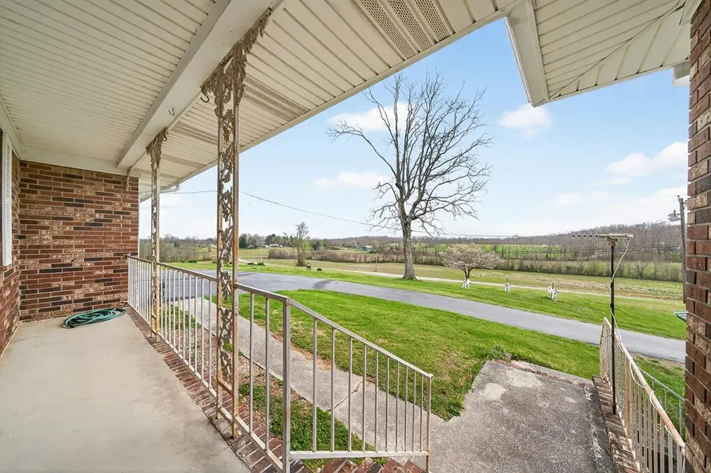 28599 State Route 30 (28599 Tn-30) Pikeville TN 37367