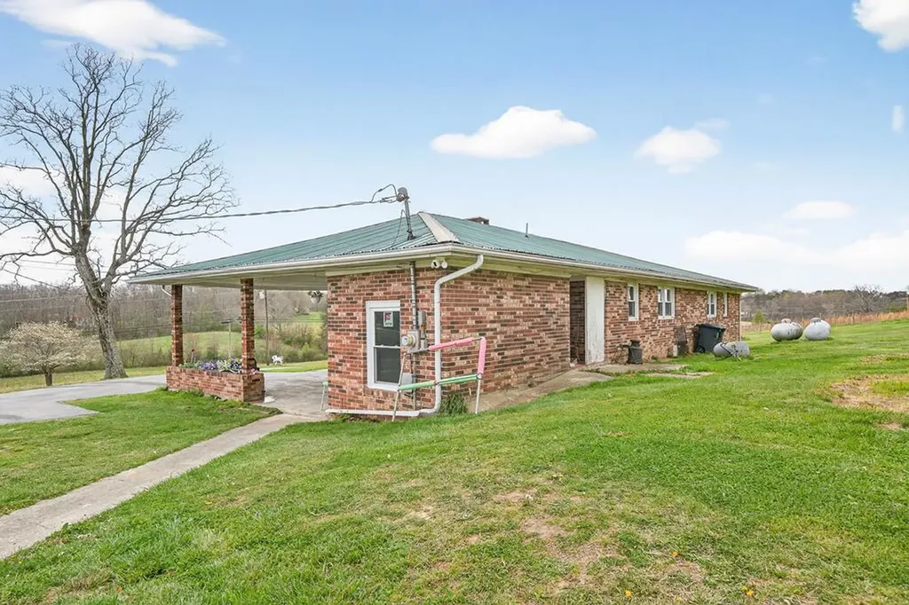 28599 State Route 30 (28599 Tn-30) Pikeville TN 37367