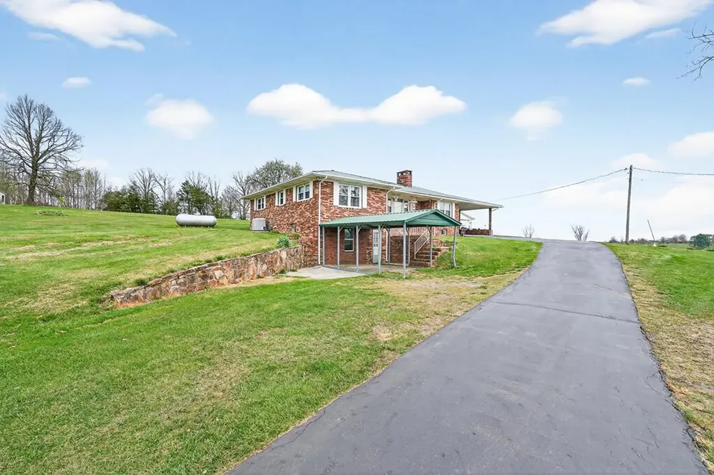28599 State Route 30 (28599 Tn-30) Pikeville TN 37367
