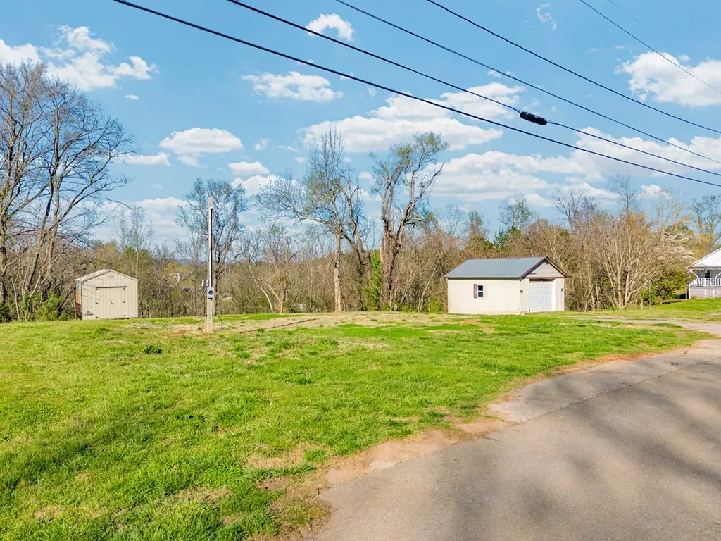 218 N Camp Heights Drive Sparta TN 38583