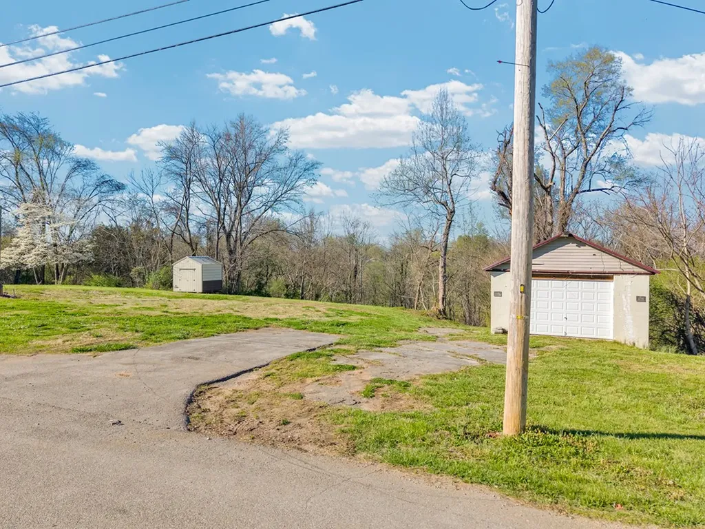 218 N Camp Heights Drive Sparta TN 38583