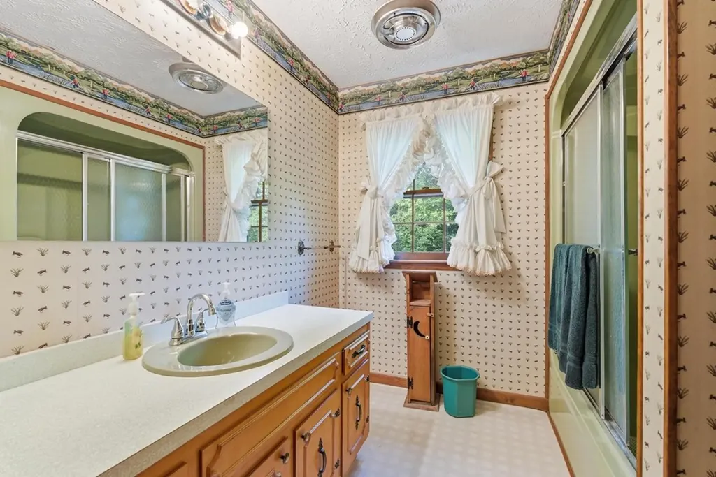 99 Hilltop Lane Byrdstown TN 38549