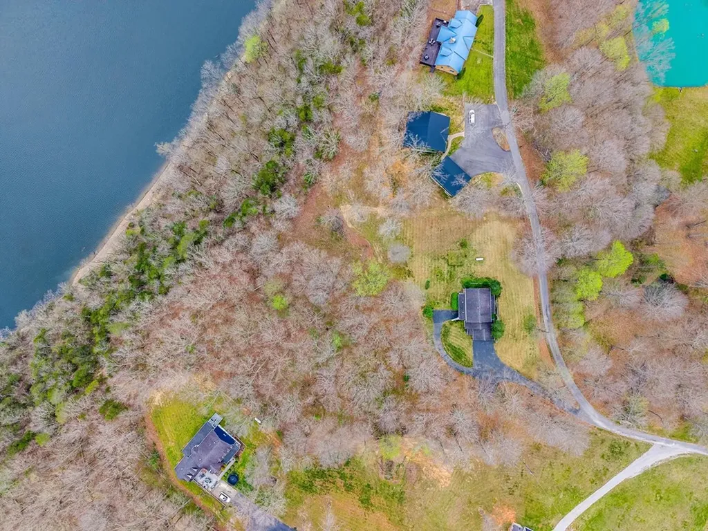 99 Hilltop Lane Byrdstown TN 38549