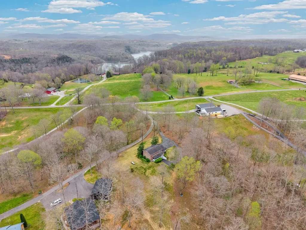 99 Hilltop Lane Byrdstown TN 38549