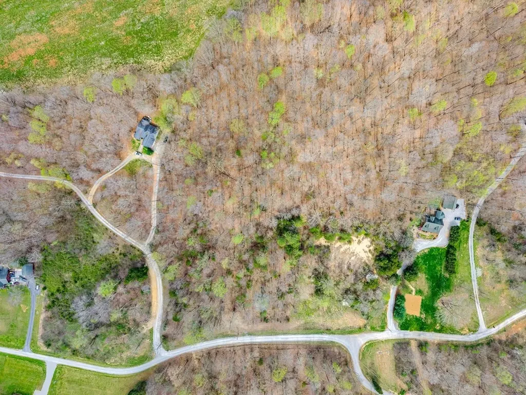 6.12 Cave Valley Road Byrdstown TN 38549