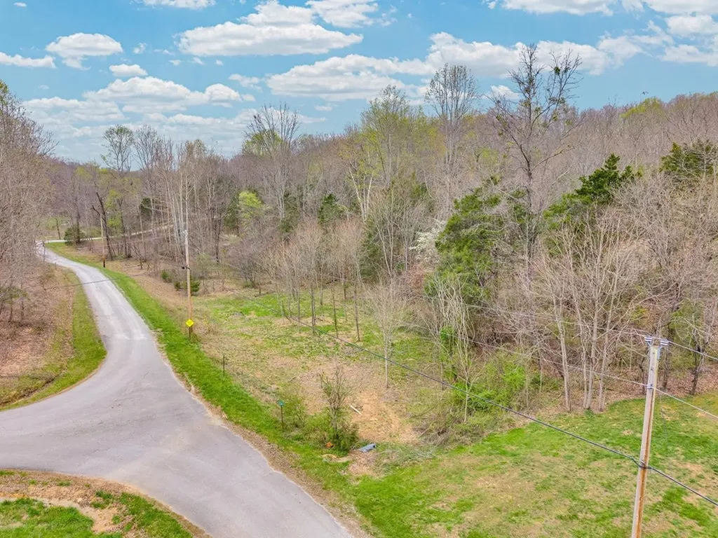 6.12 Cave Valley Road Byrdstown TN 38549