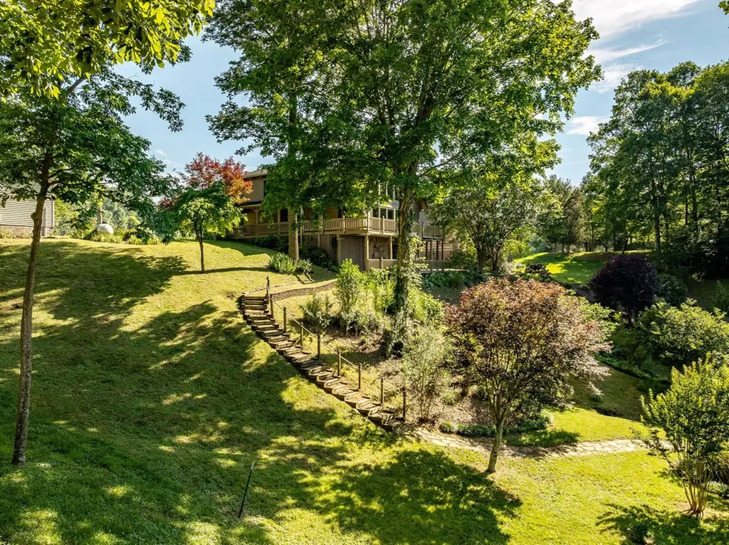 132 Miller's Mill Est Road Byrdstown TN 38549