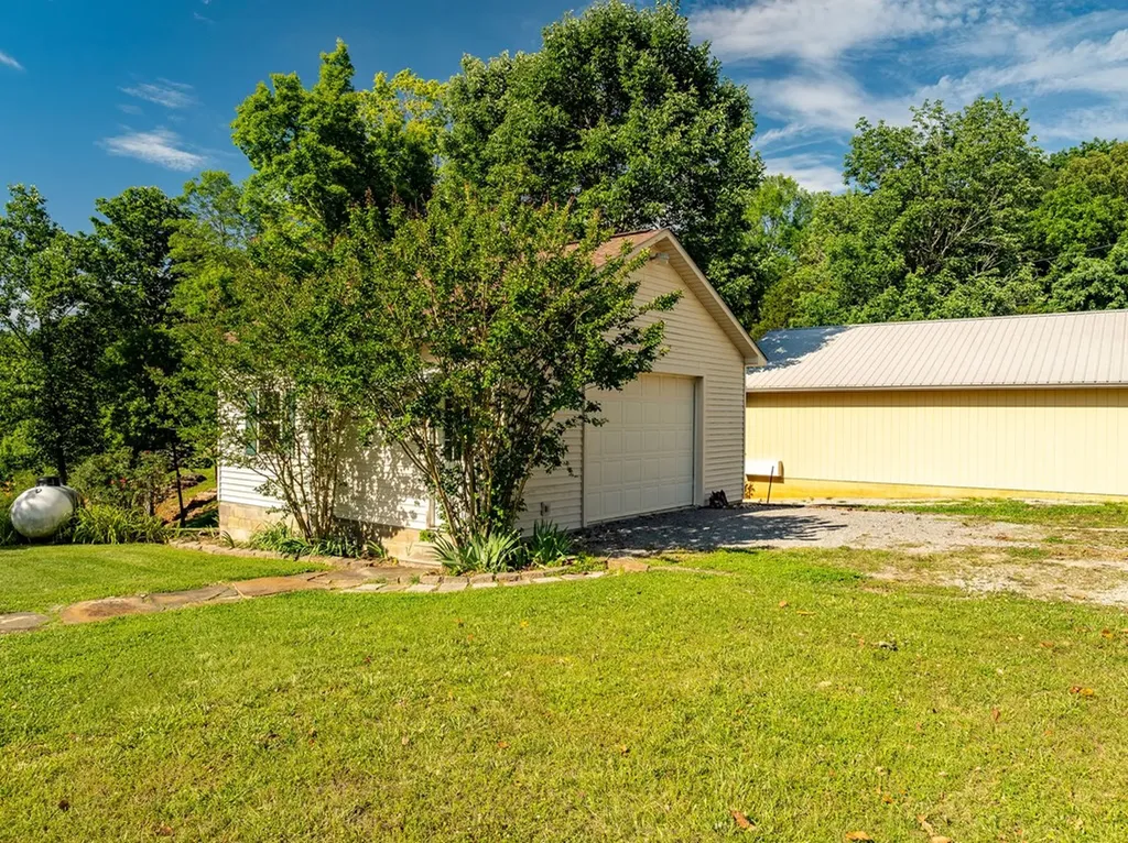 132 Miller's Mill Est Road Byrdstown TN 38549