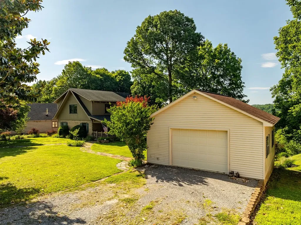 132 Miller's Mill Est Road Byrdstown TN 38549