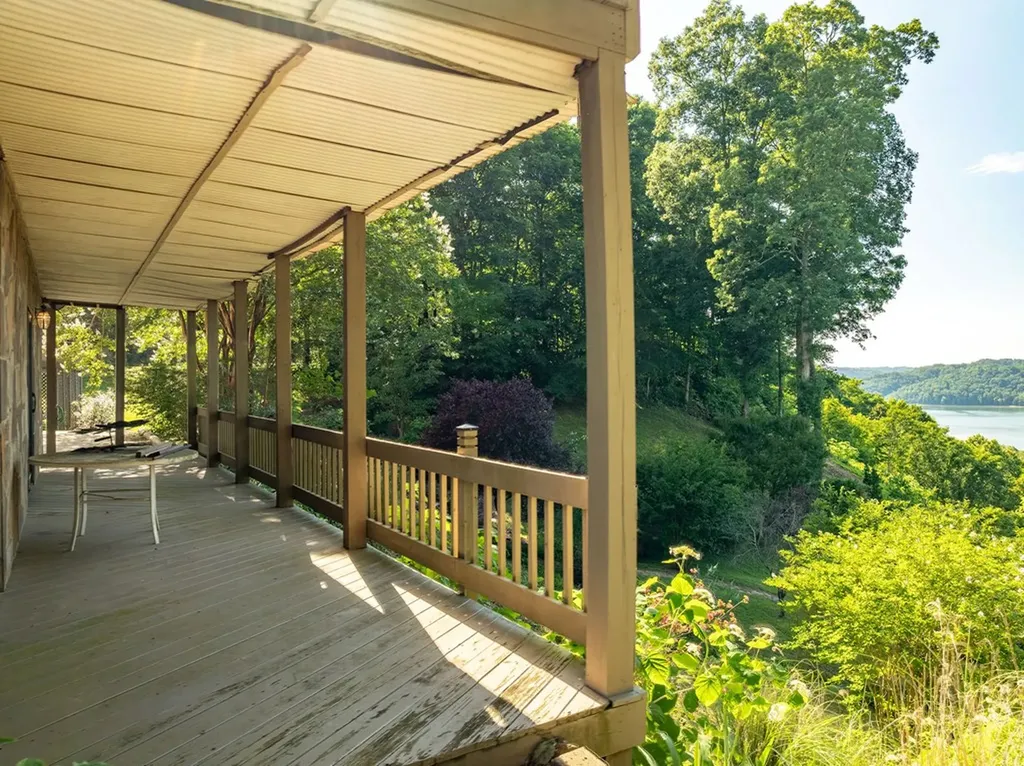 132 Miller's Mill Est Road Byrdstown TN 38549