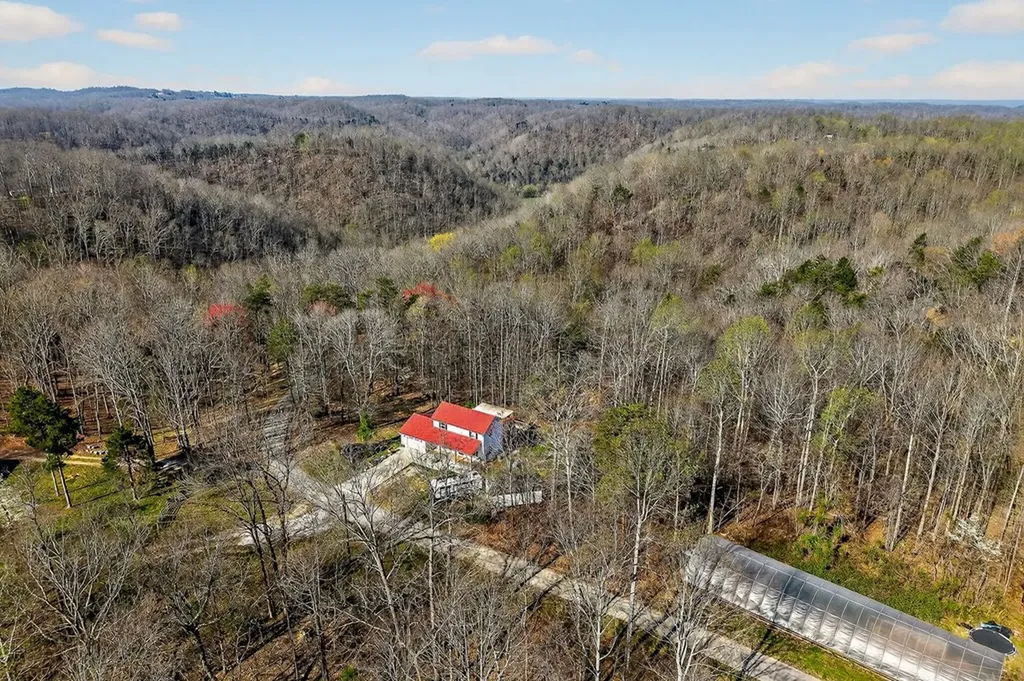 120 Red Bud Lane Hilham TN 38568