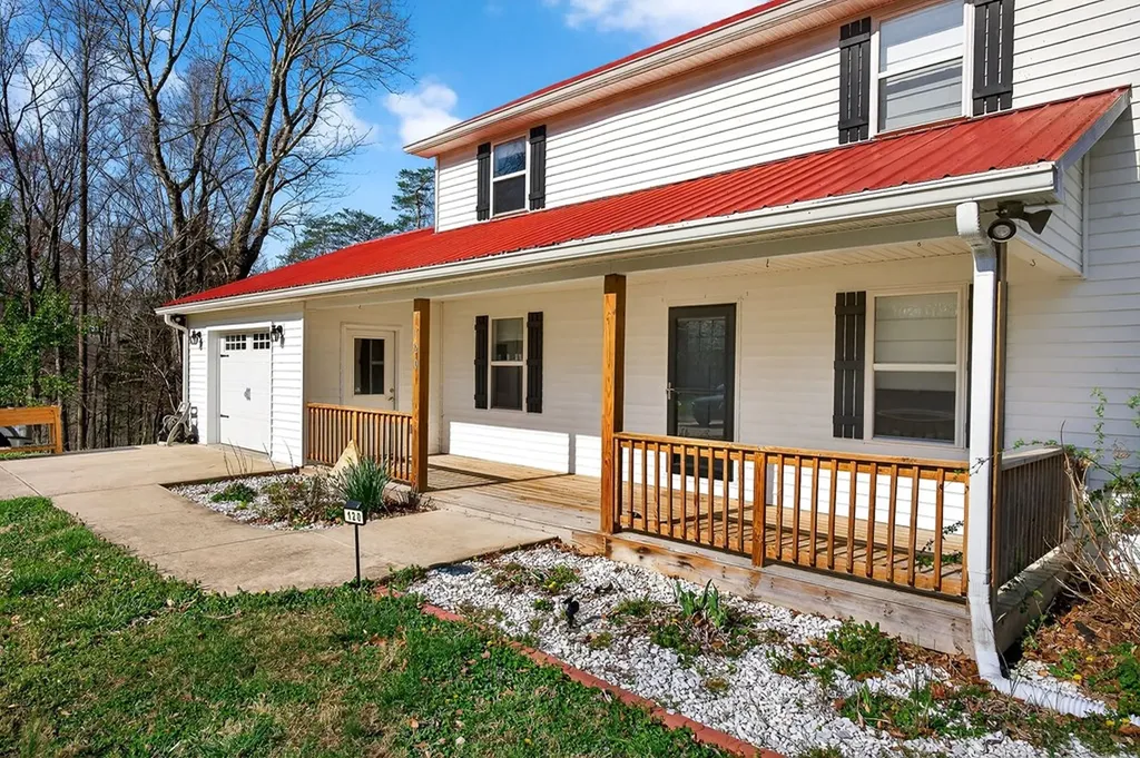 120 Red Bud Lane Hilham TN 38568